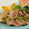 Filete de Cerdo con Comino y Salsa de Tomatillos y Cebolla